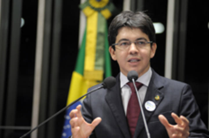 PSOL vai impedir acordo de líderes para votação do Código Florestal nesta quarta, diz Randolfe