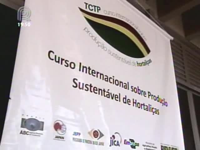 Africanos participam de curso sobre produção sustentável de hortaliças no Brasil