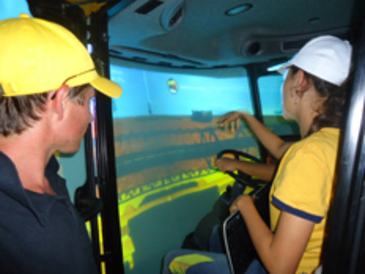 Expodireto Cotrijal permite interação de visitantes com tecnologias aplicadas aos maquinários agrícolas
