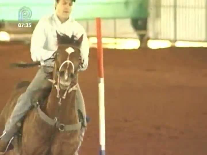 Campeonato da ABQM: atleta de seis anos de idade monta o cavalo mais velho da competição