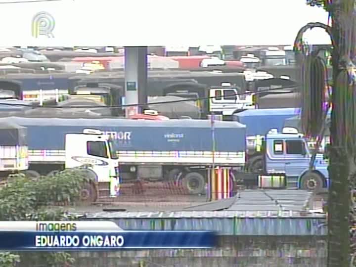 Com feriado, diminui movimento de caminhões nos acessos a terminais no Porto de Santos