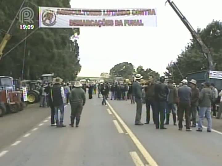 Agricultores do Rio Grande do Sul fazem manifestação contra os estudos de demarcação de terras indígenas feitos pela Funai