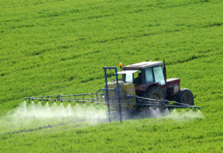 Logística e câmbio encarecem fertilizantes