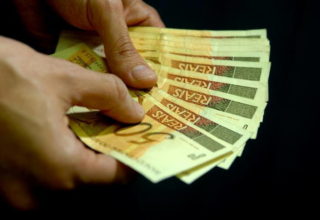 Salário mínimo vale R$ 880 a partir desta sexta