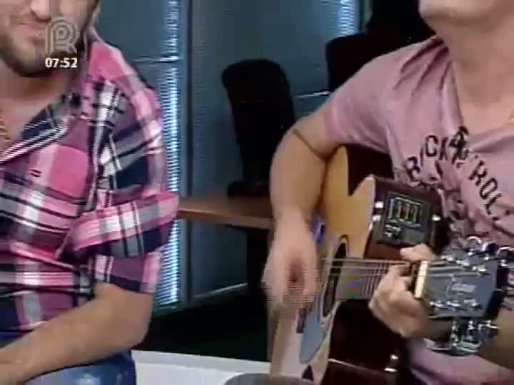 Conheça as músicas de Marcos e Mancini