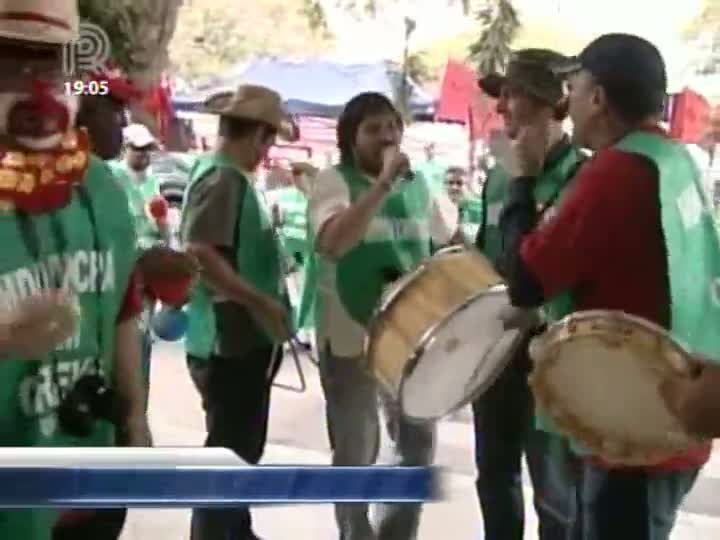 Servidores em greve consideram proposta do Governo insuficiente