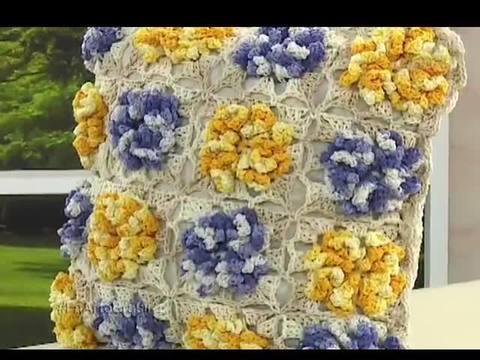 Almofada com flores em crochê