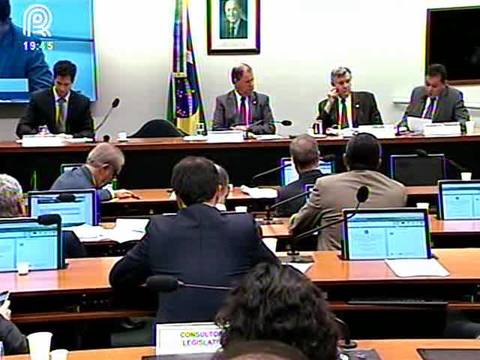 Em CPI, TCU justifica suspensão da reforma agrária