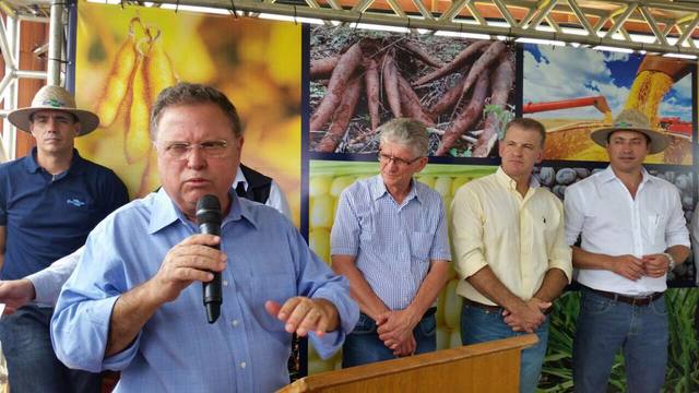 Blairo lamenta falta de investimento na Embrapa