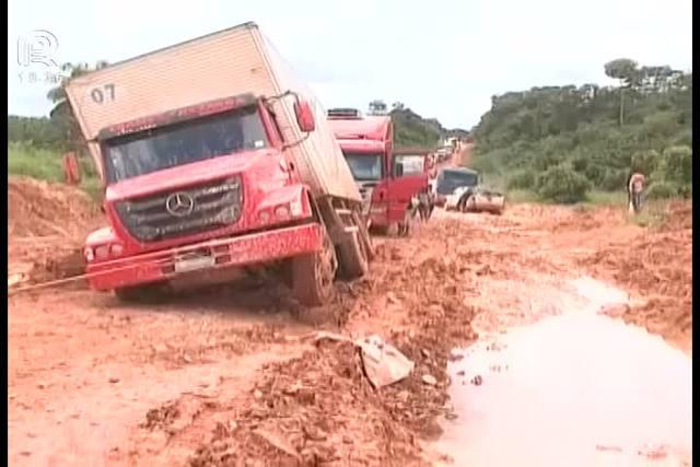 BR-163: cargas estão apodrecendo nos caminhões