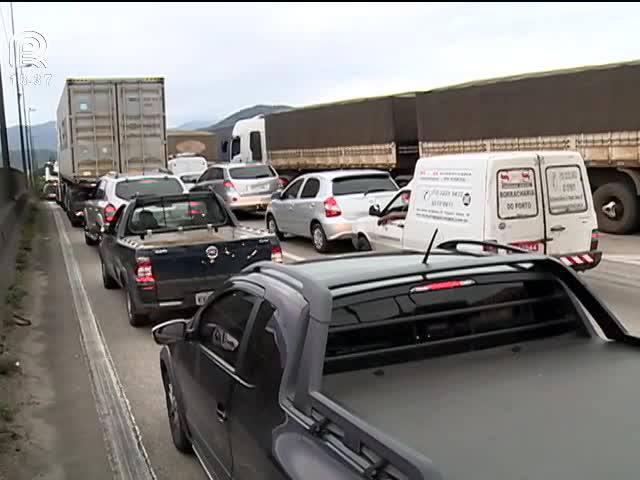 Greve: caminhões depredados e soja no chão em SP