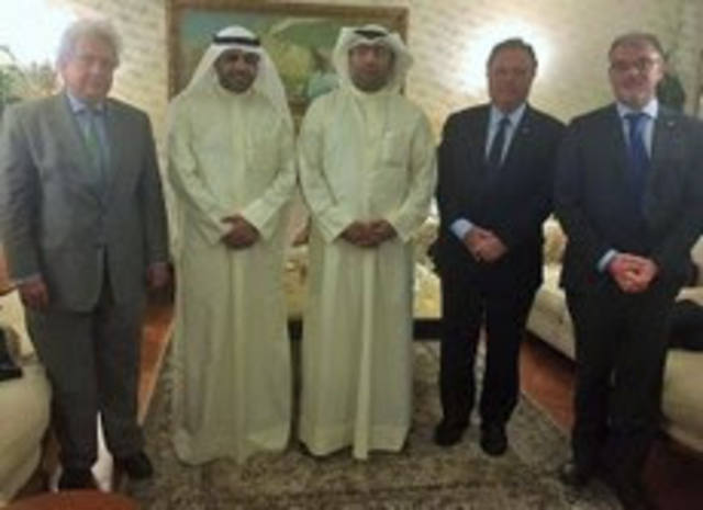 Ministro encerra visita ao Kuwait com promessa de reabertura de mercado