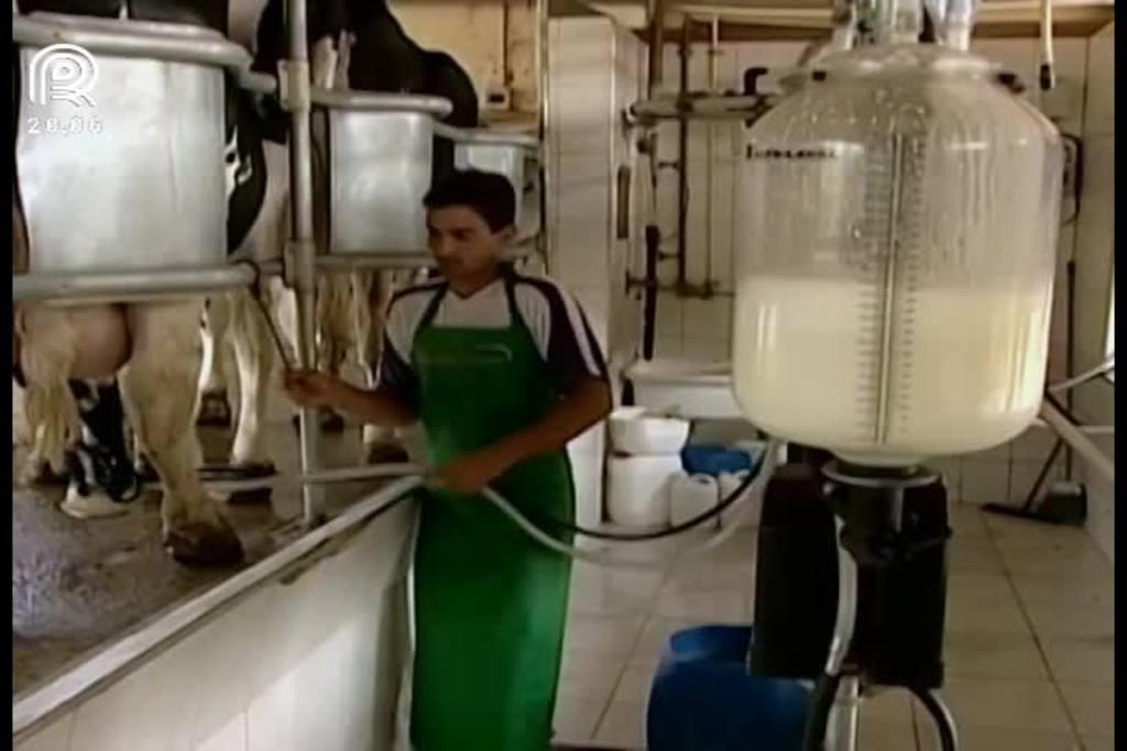 Preço do leite registra quarta queda consecutiva