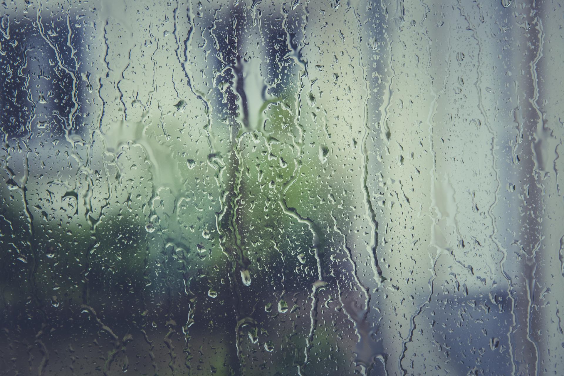 janela embaçada pela chuva previsão do tempo
