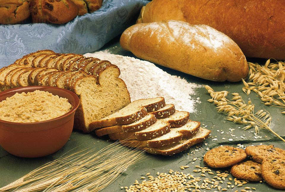 pães e massas feitas com farinha de trigo