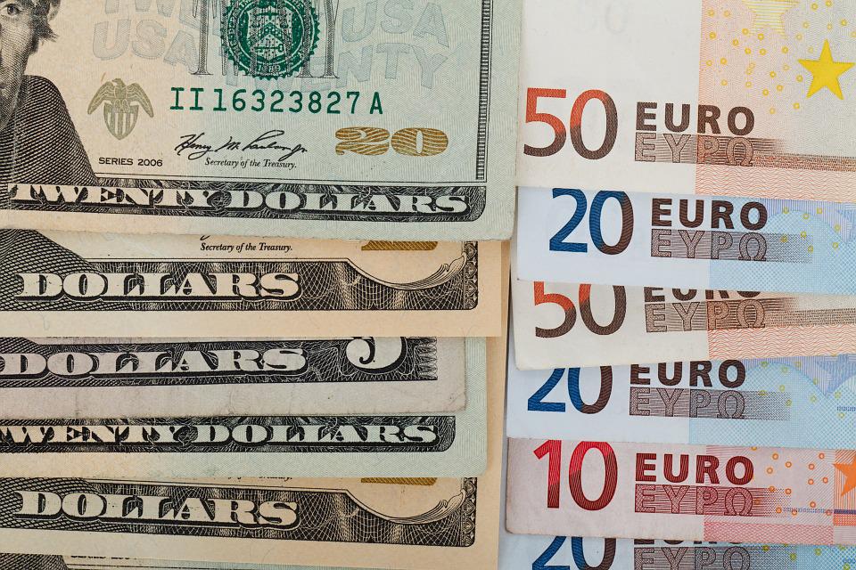 dólar e euro