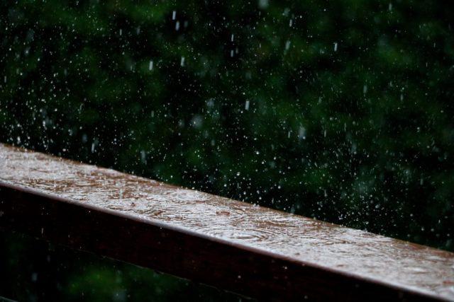 chuva na varanda, chuvas, previsão do tempo