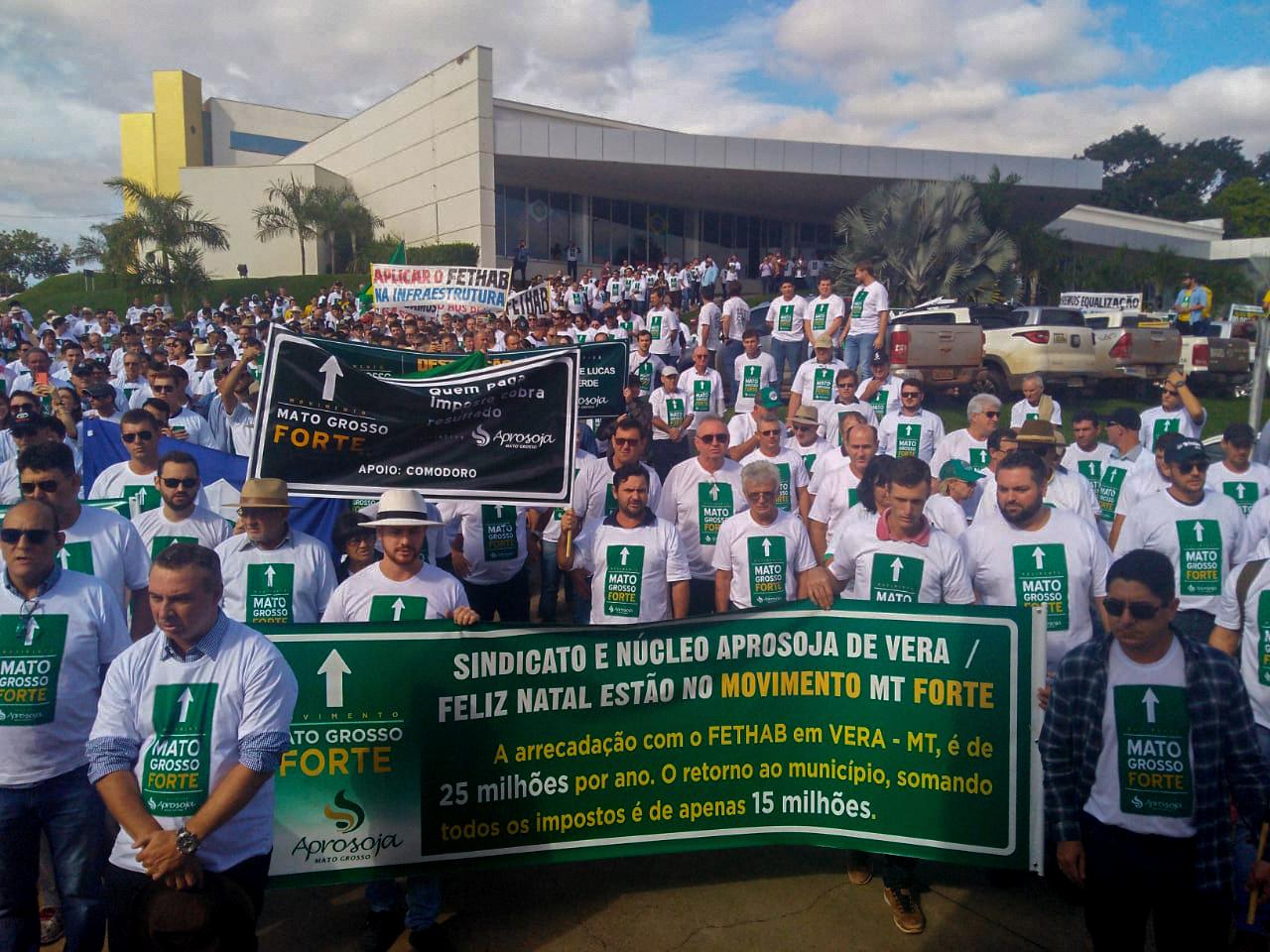 Produtores de Mato Grosso protestam contra o Fethab