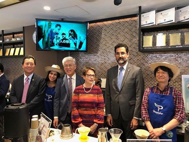 Ministra Tereza Cristina promove cafés especiais brasileiros em cafeteria de Tóquio (Japão). Foto: Ministério da Agricultura