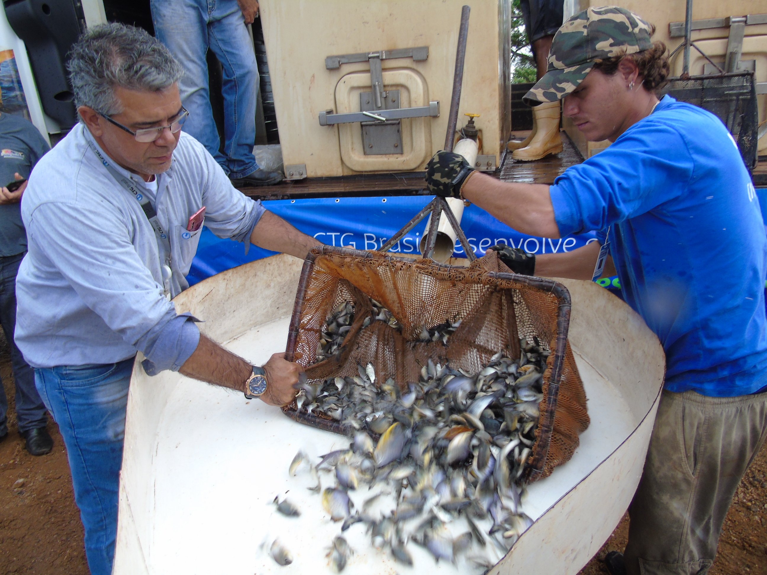 Soltura de peixes em comemoração ao Dia do Meio Ambiente CTG Brasil