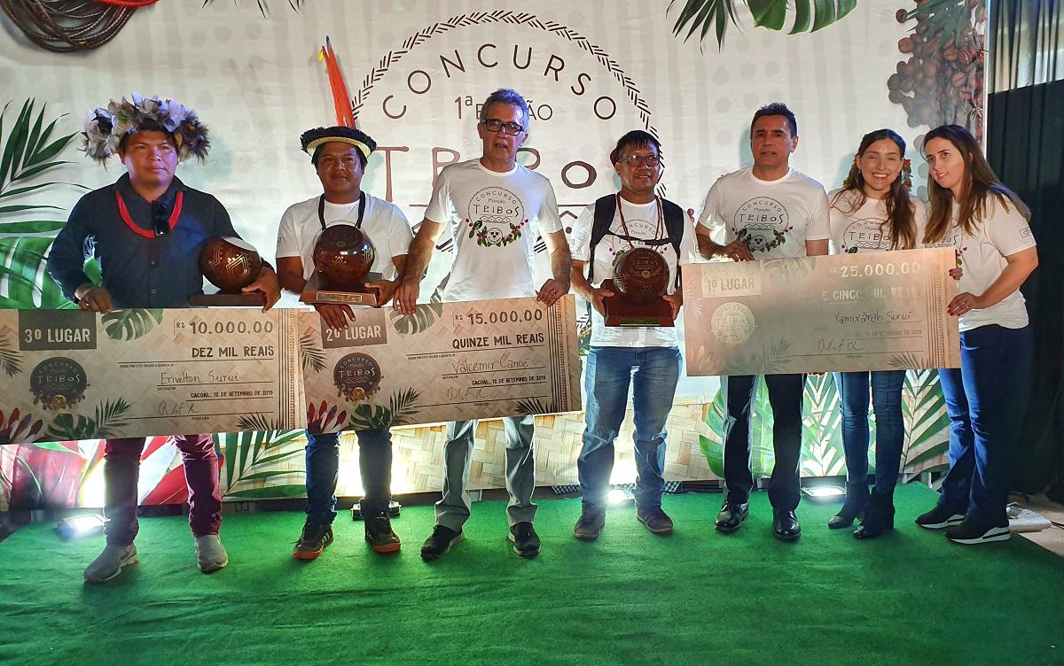 Campeões do Concurso Tribos recebem a premiação da 3corações. Foto: Renata Silva