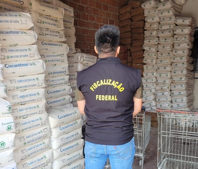 No Paraná, autoridades descobriram um depósito irregular com farinha de trigo argentina, sem autorização de importação