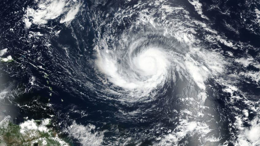 Nova frente fria deixa o tempo instável e traz chuva e ciclone extratropical