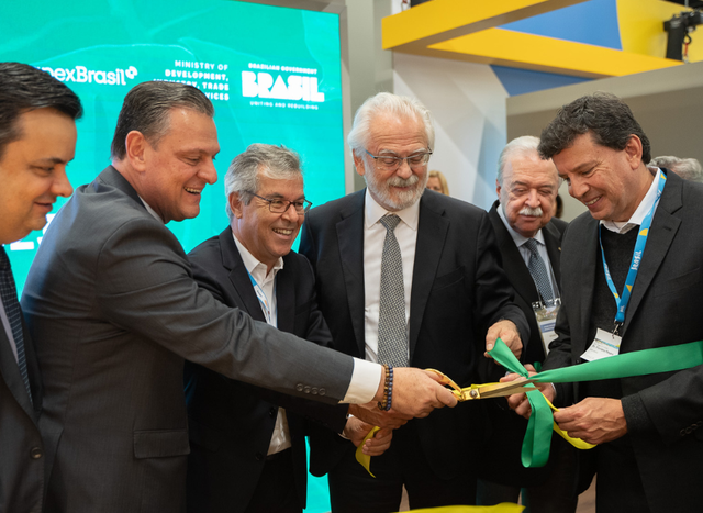 Carlos Fávaro na inauguração do Pavilhão Brasileiro na Anuga 2023, na Alemanha