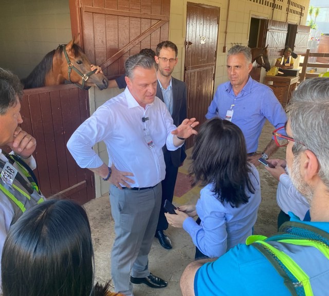 Fávaro visita terminal de cargas para exportações e importações de animais e de produtos agropecuários em Viracopos
