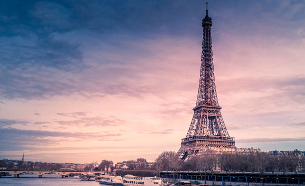 Bolsas da Europa ensaiam recuperação, à espera do PCE dos EUA, mas risco político pesa em Paris