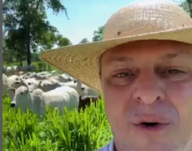 Carlos Fávaro grava vídeo em sua fazenda em Mato Grosso