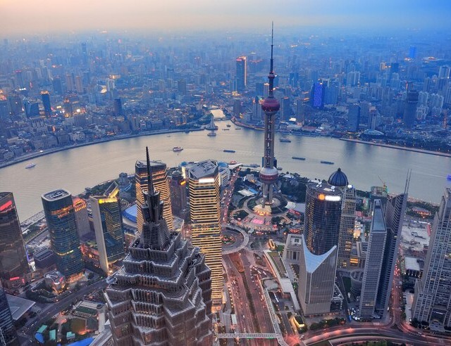 Com efeito Evergrande, chinesas tombam e minério cai