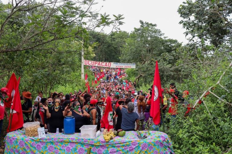 Mulheres do MST invadem fazenda na Região Metropolitana de Belo Horizonte. Foto: MST