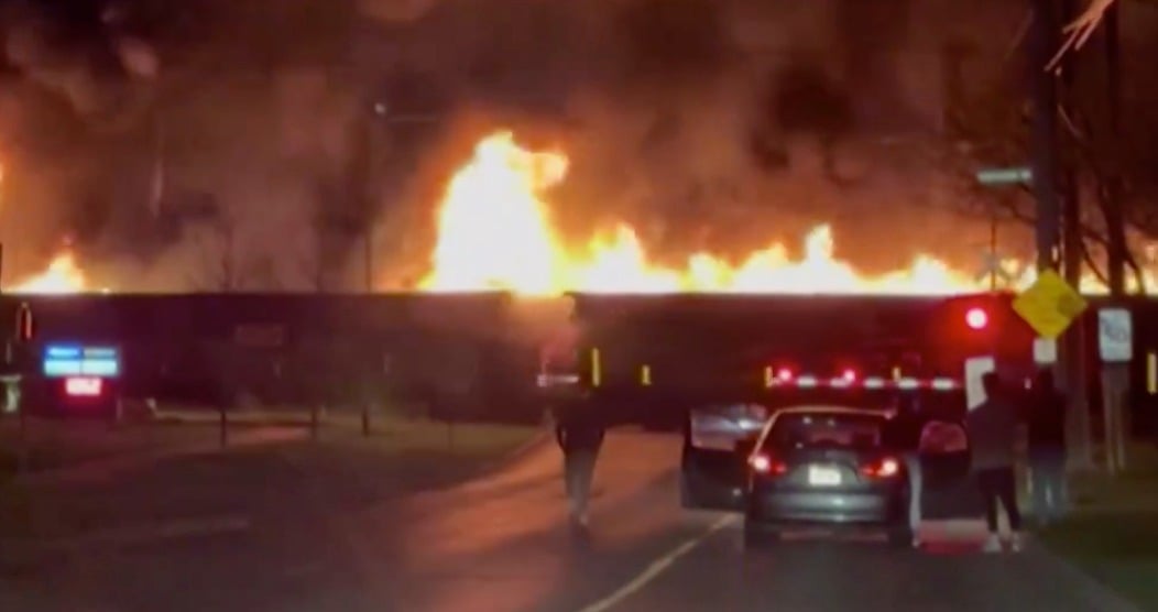 fogo em vagões de trem no Canadá