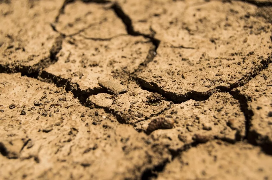 solo seco seca, crise hídrica