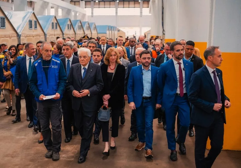 Presidente da Itália visita centro de acolhimento de vítimas das enchentes no RS