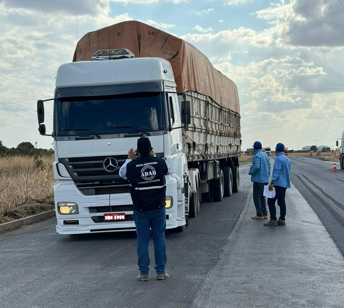 Blitzes conscientizam motoristas sobre transporte adequado do algodão, bicudo, oeste da Bahia, estradas