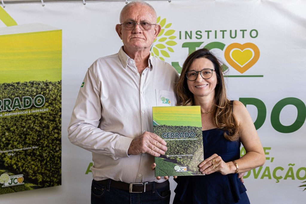 Instituto JCO lança livro sobre Cerrado. José Cláudio Oliveira e Alessandra Chaves