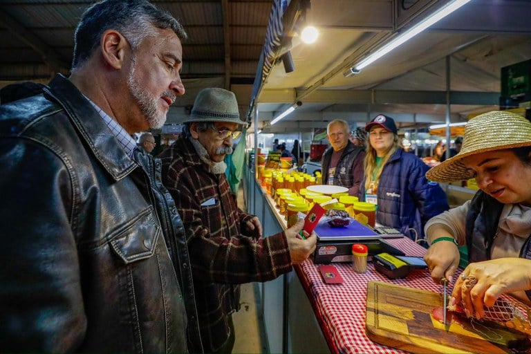 Paulo PImenta, ministro da Reconstrução do Rio Grande do Sul, no Pavilhão da Agricultura Familiar da Expointer