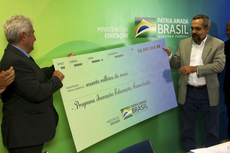 O ministros de ciência, tecnologia e Inovação, Marcos Pontes e da Educação, Abraham Weintraub,durante o anuncio de repasse de recursos (parcela 2019) para o Programa Inovação Educação Conectada