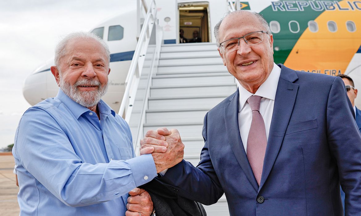 Lula e Alckmin se reúnem para definir plano de ajuda para setores atingidos por tarifaço