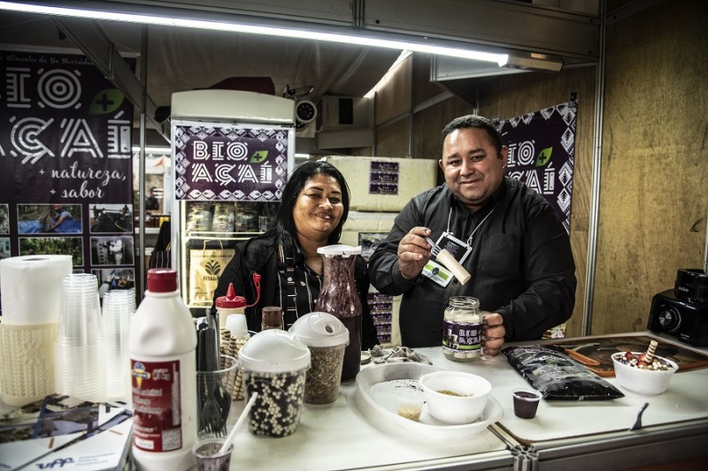 Edilson Lima, da cooperativa Bio+Açaí, de Macapá, vendeu em um dia todo o estoque dos nove dias de feira. 