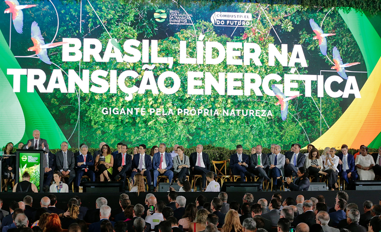 Agro sustentável impulsiona liderança brasileira na transição energética, destaca Fávaro