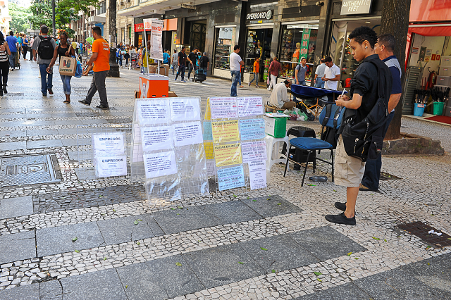Desemprego no Brasil fica em 5,4% no trimestre até outubro