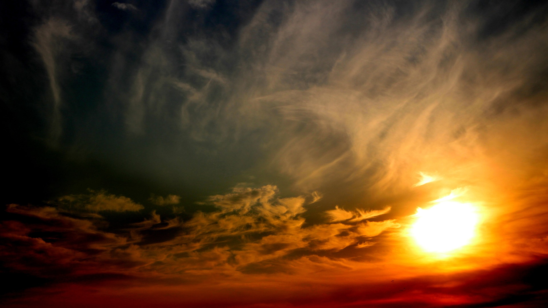 sol alaranjado no céu tempo