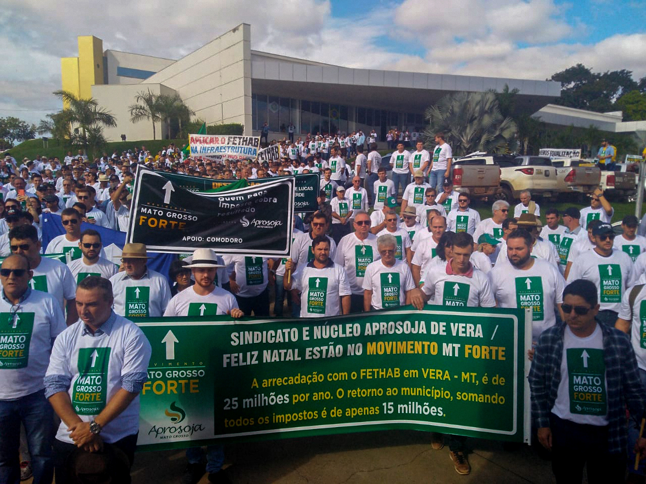 Produtores de Mato Grosso protestam contra o Fethab