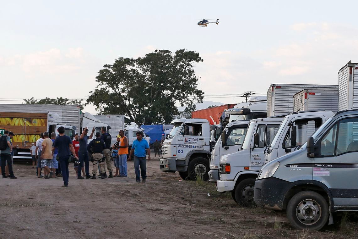 caminhões estacionados