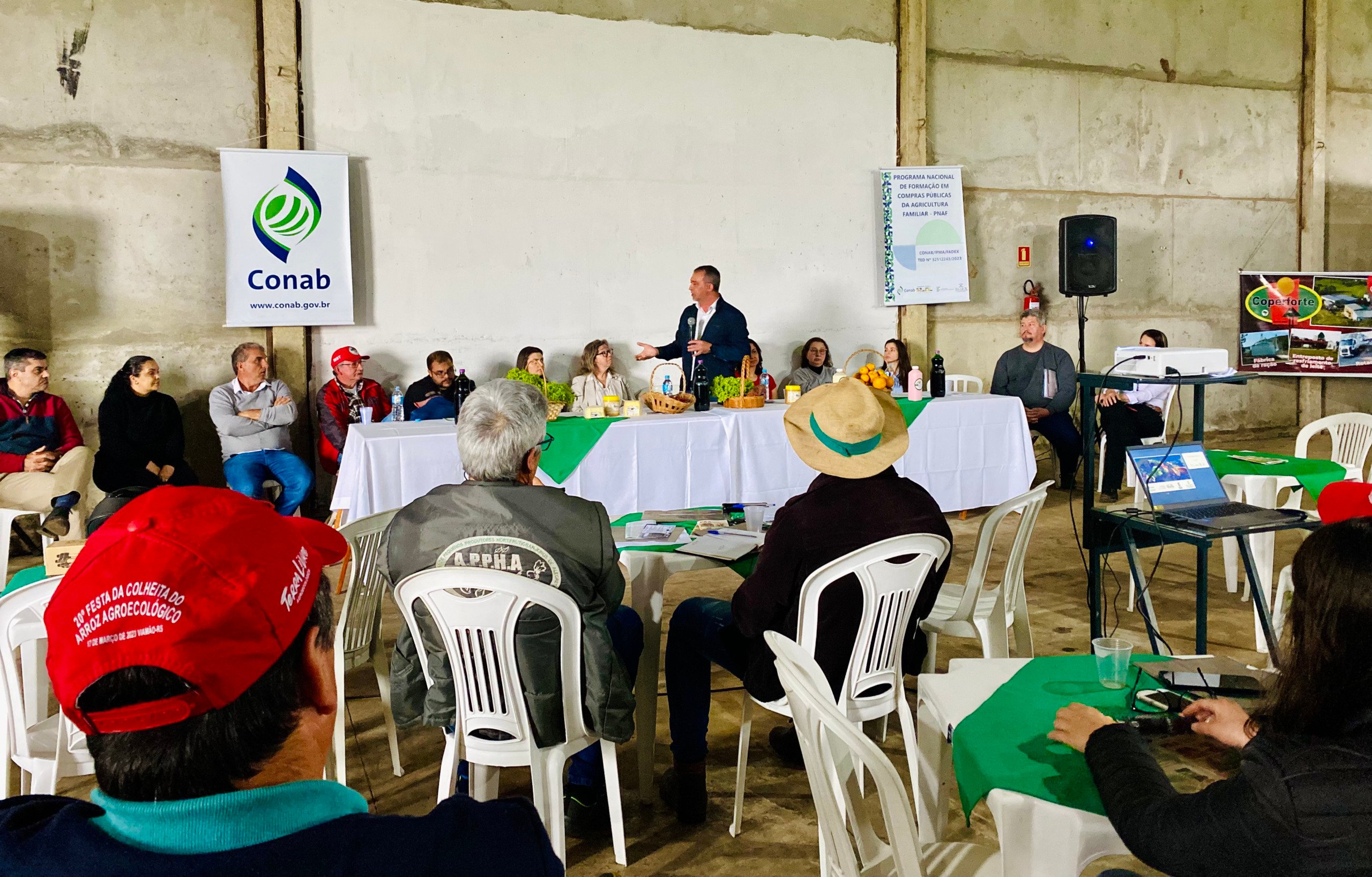 Capacitação de agricultores familiares ao Programa de Aquisição de Alimentos