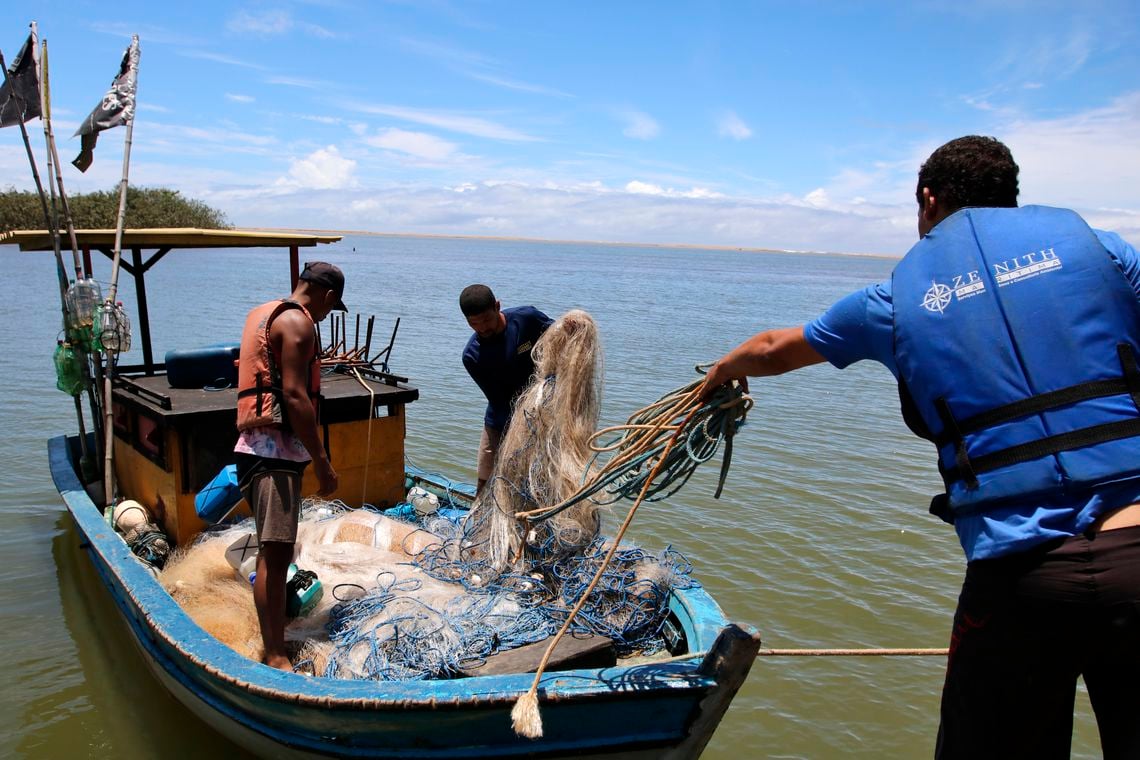 Foz do rio Doce, distrito de Regência, pesca