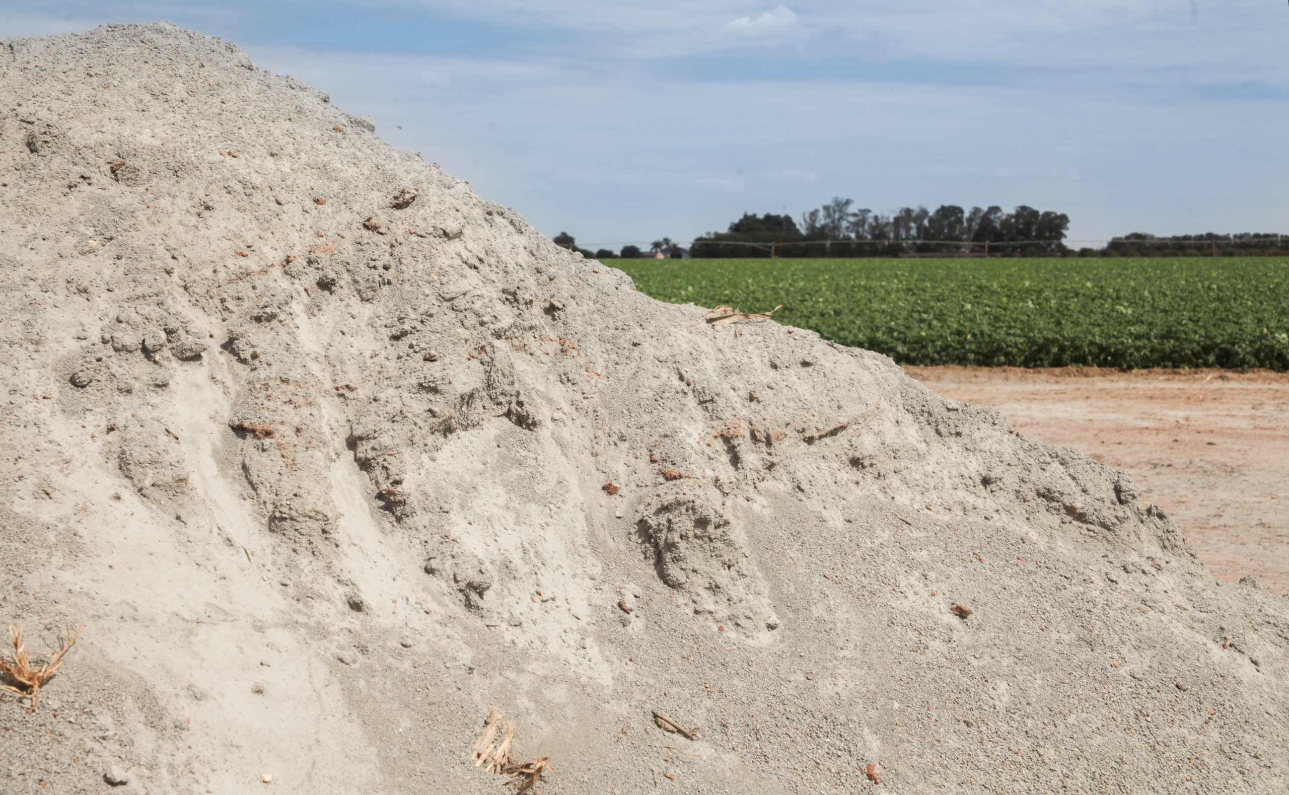 Pilha de agrominerais - DE ROCHA BIOINSUMOs AGROMINERAIS